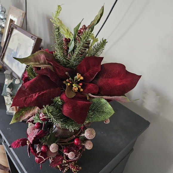 Centerpiece - Picture 2 of 2